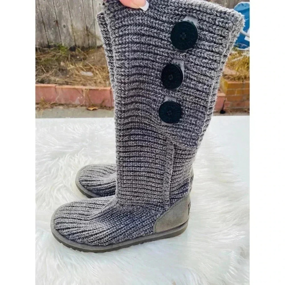 UGG®
Women's Classic Cardy Boots - Picture 3 of 7